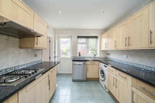 Vyner Road, W3, photo 2