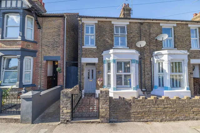 3 bedroom house, Chalkwell Road, Sittingbourne, ME10