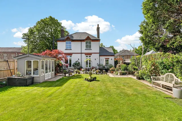 Dunboe Place, Shepperton TW17 9HH, photo 1