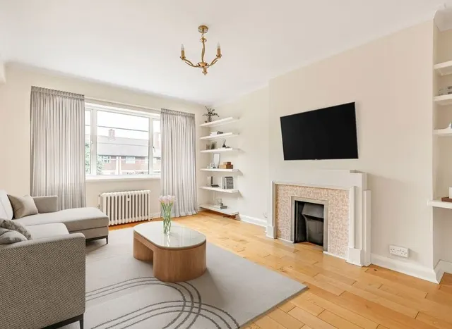 Photo 2 — Sheen Court, Richmond, TW10