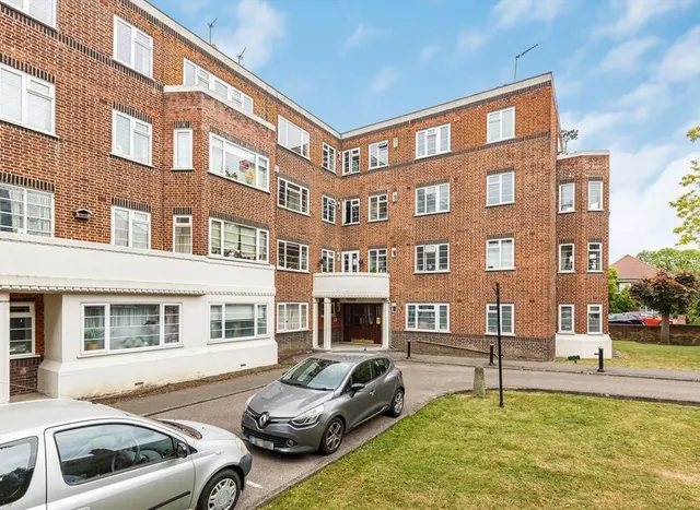 Sheen Court, Richmond, TW10, photo 1