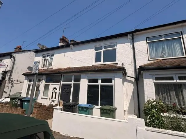 Harwoods Road, Watford, photo 1