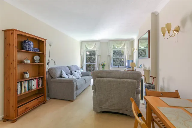 Roebuck Close, Reigate, RH2, photo 2