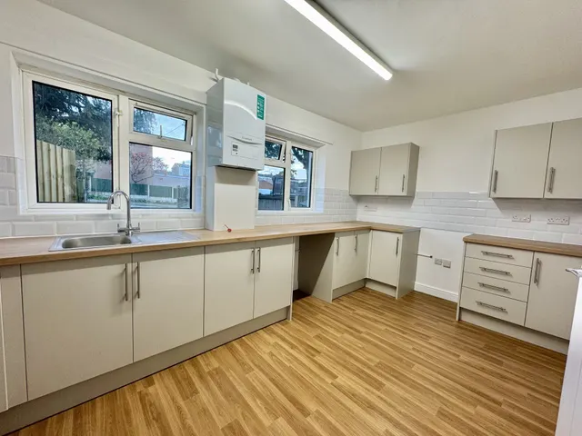 Devon Close, Macclesfield, SK10, photo 2