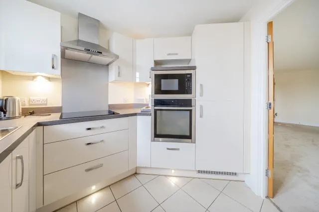 St. Lukes Road, Maidenhead, SL6, photo 2