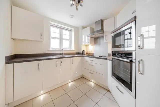 St. Lukes Road, Maidenhead, SL6, photo 3