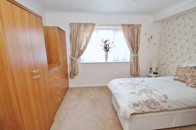 Photo 3 — Rayleigh Road, Leigh-On-Sea, Essex, SS9 5PZ