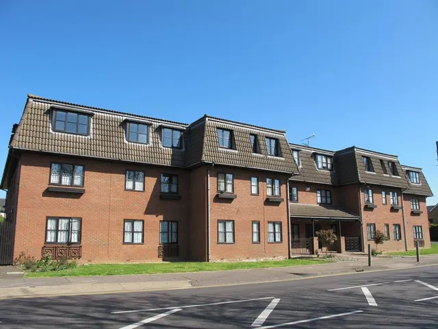 Rayleigh Road, Leigh-On-Sea, Essex, SS9 5PZ, photo 1