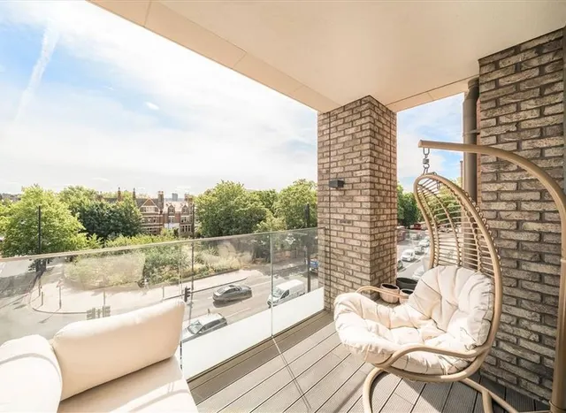 Photo 3 — Brixton Hill, Brixton, SW2