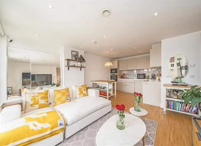 Photo 2 — Brixton Hill, Brixton, SW2