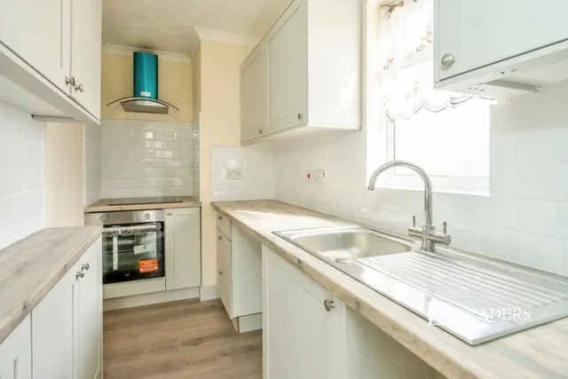 Wadhurst Close, Bognor Regis, PO21, photo 2
