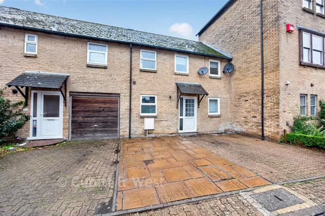 Regents Court, Langstone, PO9, photo 1