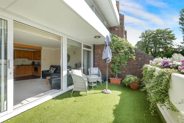 Bancroft Court, Reigate, RH2, photo 3