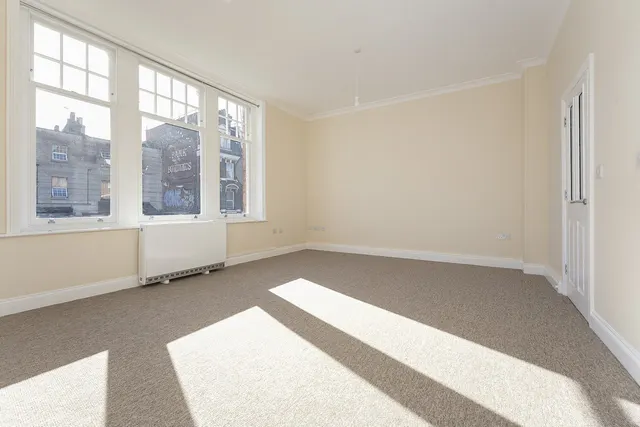 Streatham High Road, Streatham, SW16, photo 3