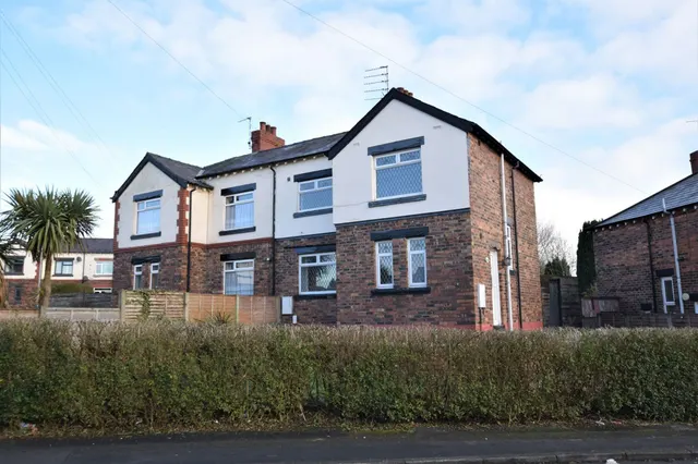 Mayfield Avenue, Macclesfield, photo 1