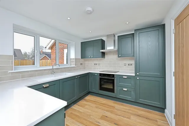 Church Road, Woodton, NR35, photo 3