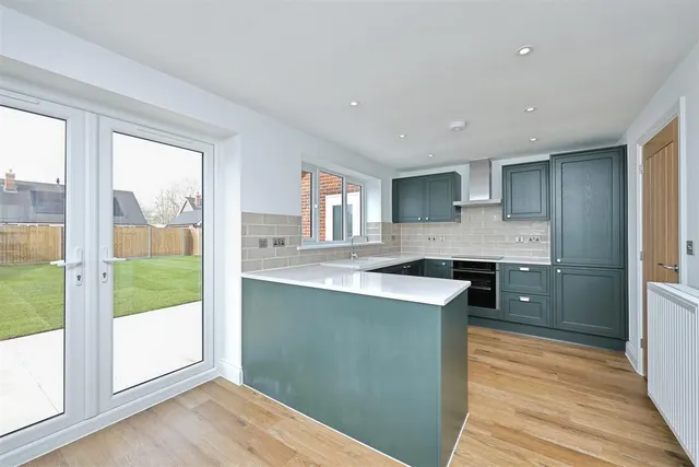 Church Road, Woodton, NR35, photo 2