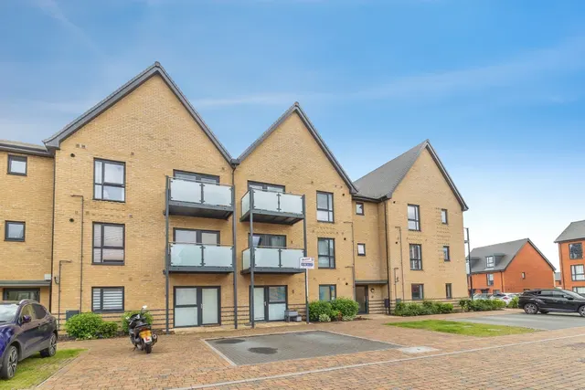 George Avenue, Glebe Farm, Milton Keynes, photo 1