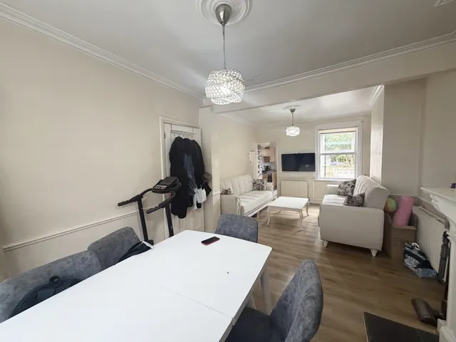 Sutherland Road, N9, photo 2
