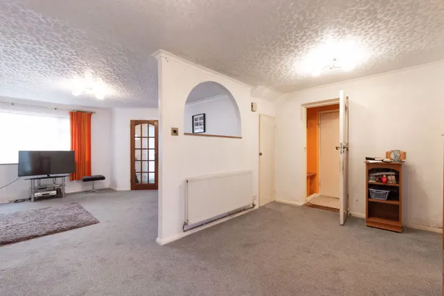 Photo 2 — Summerhouse Drive, Bexley
