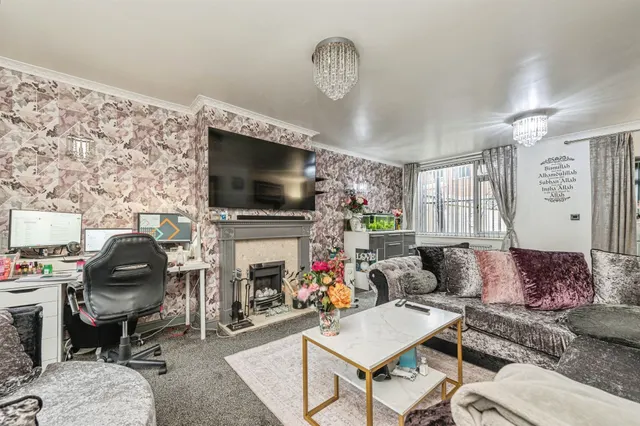 Bower Lane, Dewsbury, WF13, photo 2