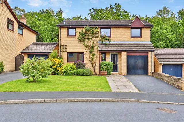 Eaton Hill, Leeds, LS16, photo 1
