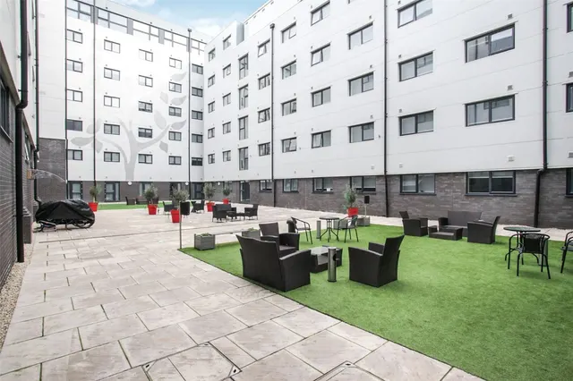 Dumfries Street, Luton, Bedfordshire, LU1, photo 1
