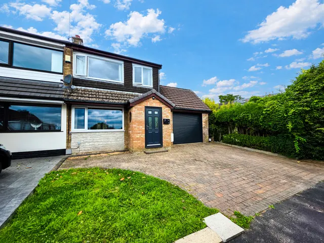 Sandybrook Close, Tottington, Bury, BL8 3LB, photo 1