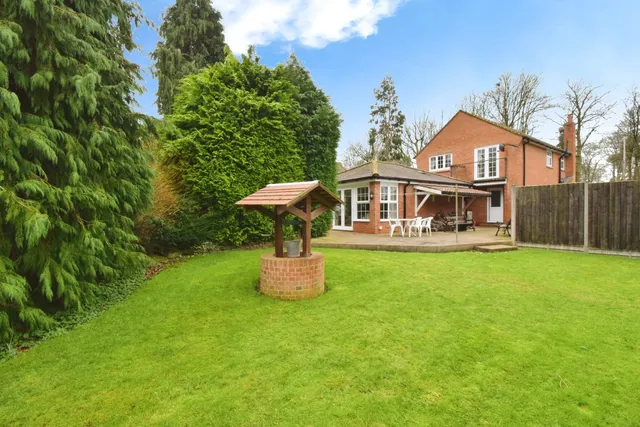 The Oval, Oadby, LE2, photo 2