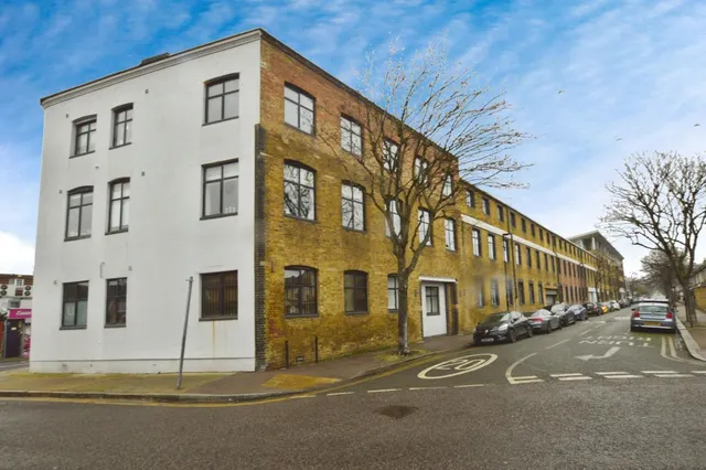 Jedburgh Road, London, E13, photo 1
