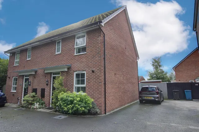 Liverpool Road, Widnes, WA8, photo 1