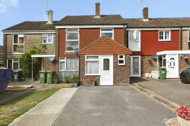 Corsletts Avenue, Broadbridge Heath, Horsham, photo 1