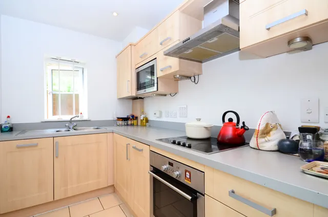London, NW7, photo 3