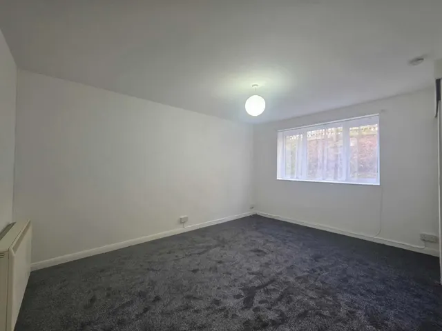 Clarendon Court, TQ1, photo 2