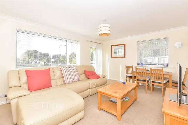 Clarendon Close, Brading, PO36, photo 2