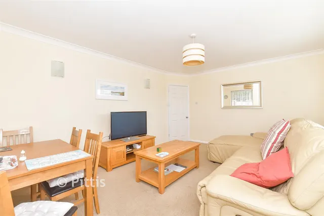 Clarendon Close, Brading, PO36, photo 3