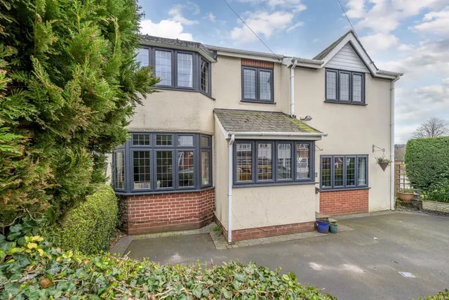 Lawnswood Road, Stourbridge, DY8 5PH, photo 1