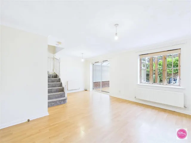 Home Farm Court, Castle Gresley, DE11, photo 3