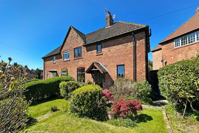 Tithebarn Road, Hale Barns, Cheshire WA15 0HW, photo 1