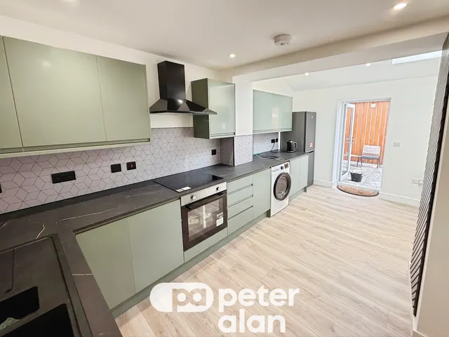Crwys Road, Cardiff, CF24, photo 1