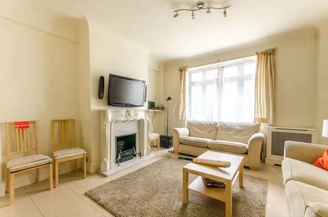 London, NW8, photo 1