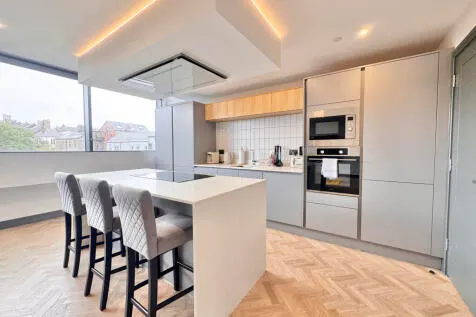 2 bedroom flat — Flat 4, The Moorwell, Windsor Road, Penarth, Vale Of Glamorgan