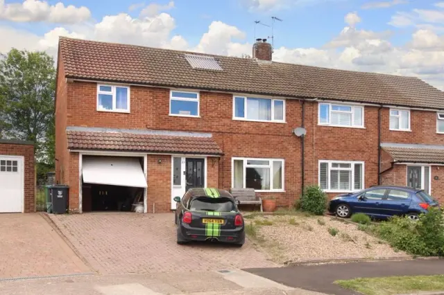 Dunston Hill, Tring, Hertfordshire, HP23 4AT, photo 1