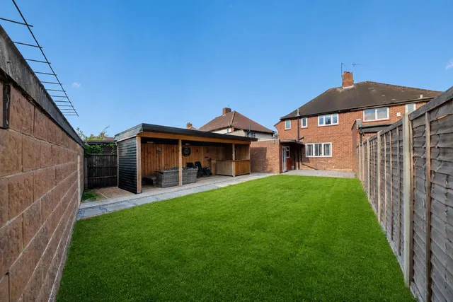 Bramble Close, Hillingdon, photo 2