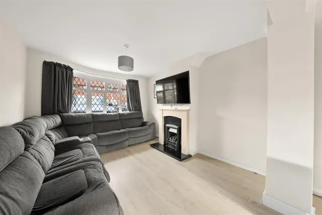 Bramble Close, Hillingdon, photo 3