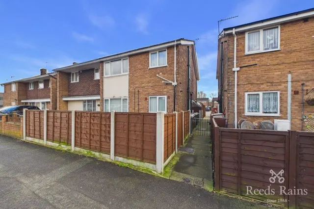 Willow Court, Castleford, West Yorkshire, WF10, photo 1
