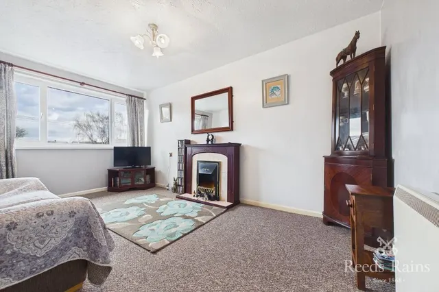 Photo 3 — Willow Court, Castleford, West Yorkshire, WF10