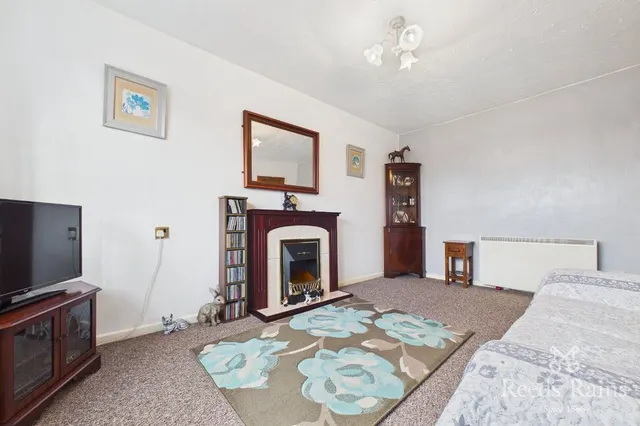 Photo 2 — Willow Court, Castleford, West Yorkshire, WF10
