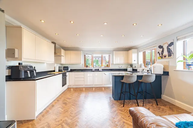 Marston Hill, Oving, HP22, photo 2