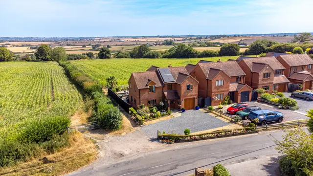 Marston Hill, Oving, HP22, photo 1